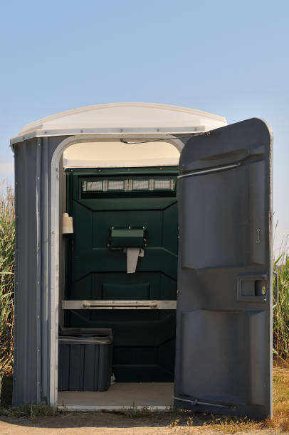 Best Porta potty rental near me  in Farmer City, IL